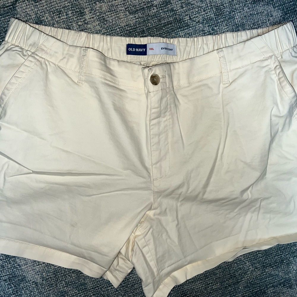 Old navy shorts, cream XXL